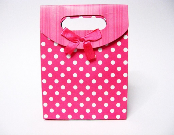 Stabile Geschenktasche aus Pappe mit Klettverschluss Pink mit weißen Punkten